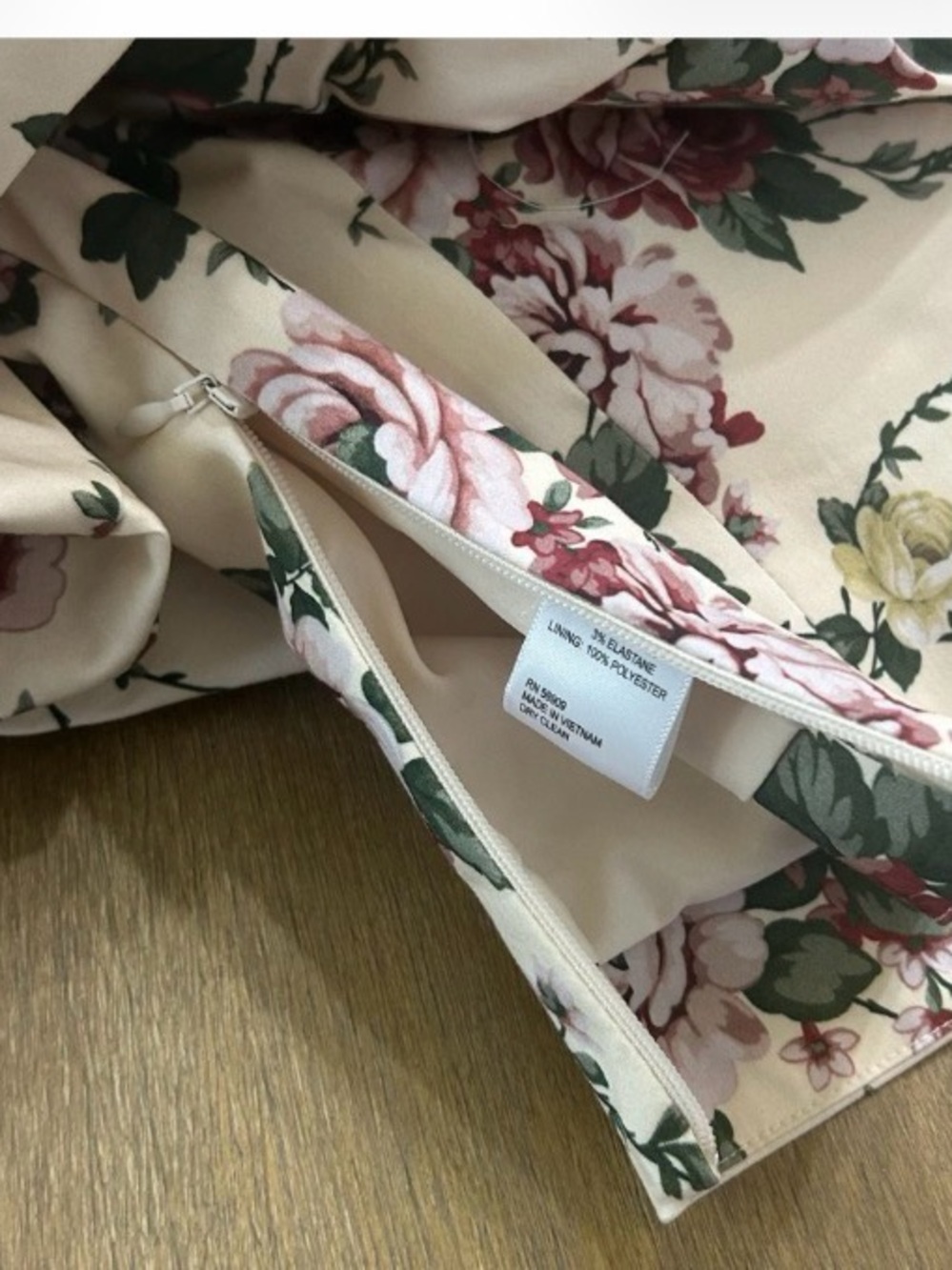 ANTONIO MELANI Cream Floral Maxi Dress with Pink Rose Print (2 piece set) - Picture 5 of 16